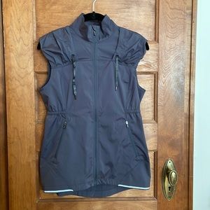 Lululemon vest with hood sz. 6